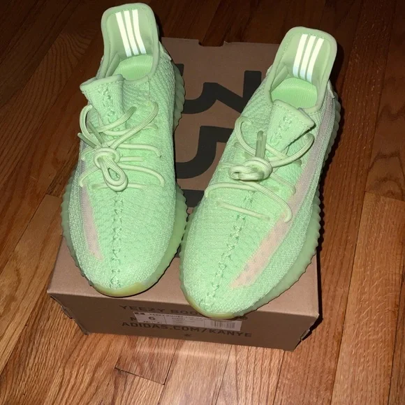GLOW in dark Neon Green Adidas Yeezy Boost 350 V2 BRAND NEW - Picture 5 of 6
